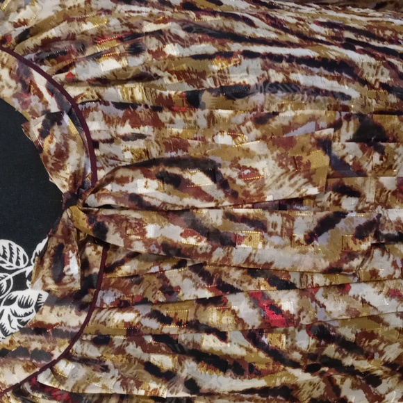 🍂Antonio Melani🍂 - Gold/Red/Black/Brown Pleated Front Semi-Sheer Gaylene Top - Picture 5 of 13